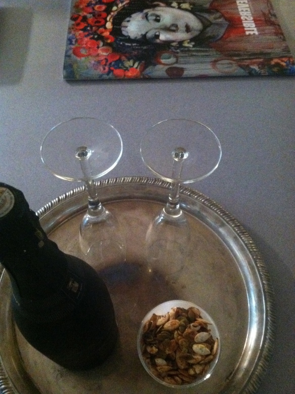champagne, 2 glasses on a tray, copy of Irreversible 